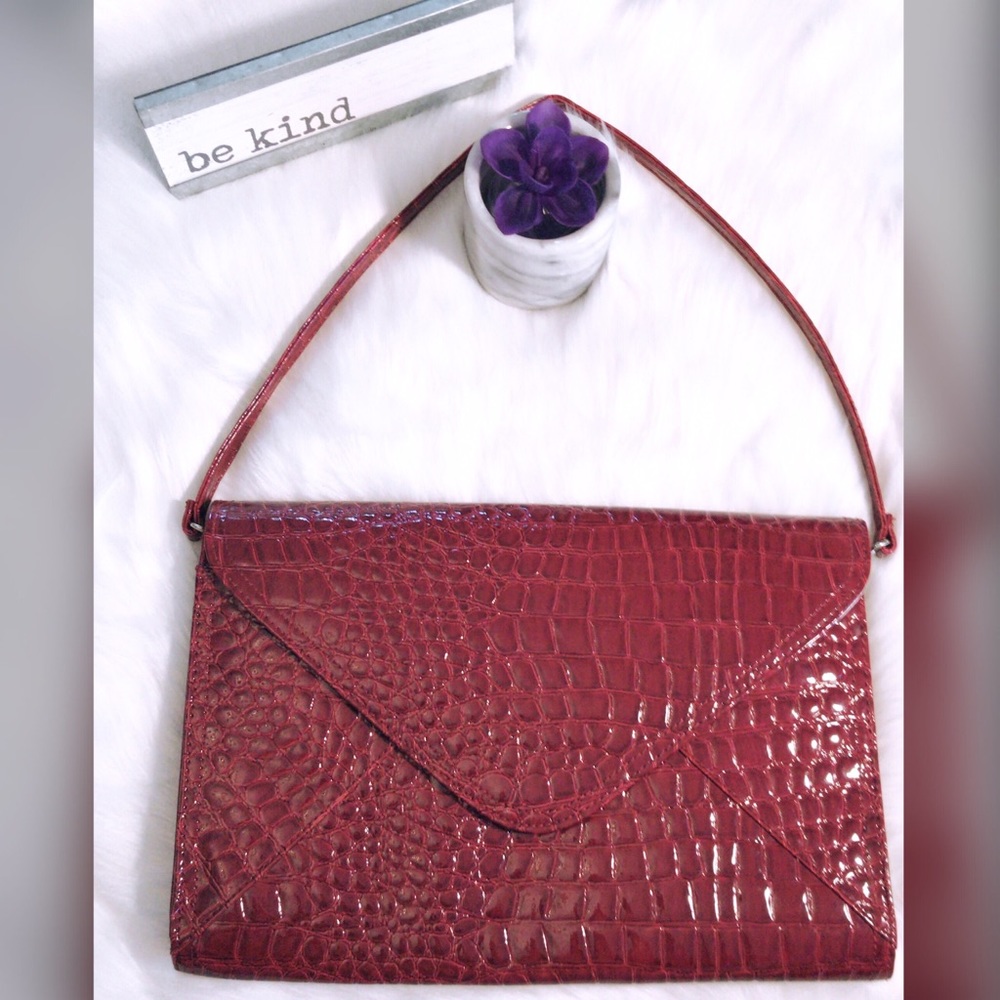 Croc Clutch